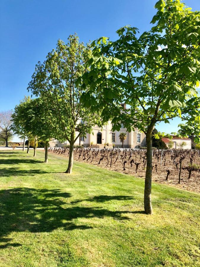 Saint-Philbert-de-Grand-Lieu Hotel Particulier Chateau Des Marais Proximite Et Vue Sur Le Lac De Grand Lieu מראה חיצוני תמונה