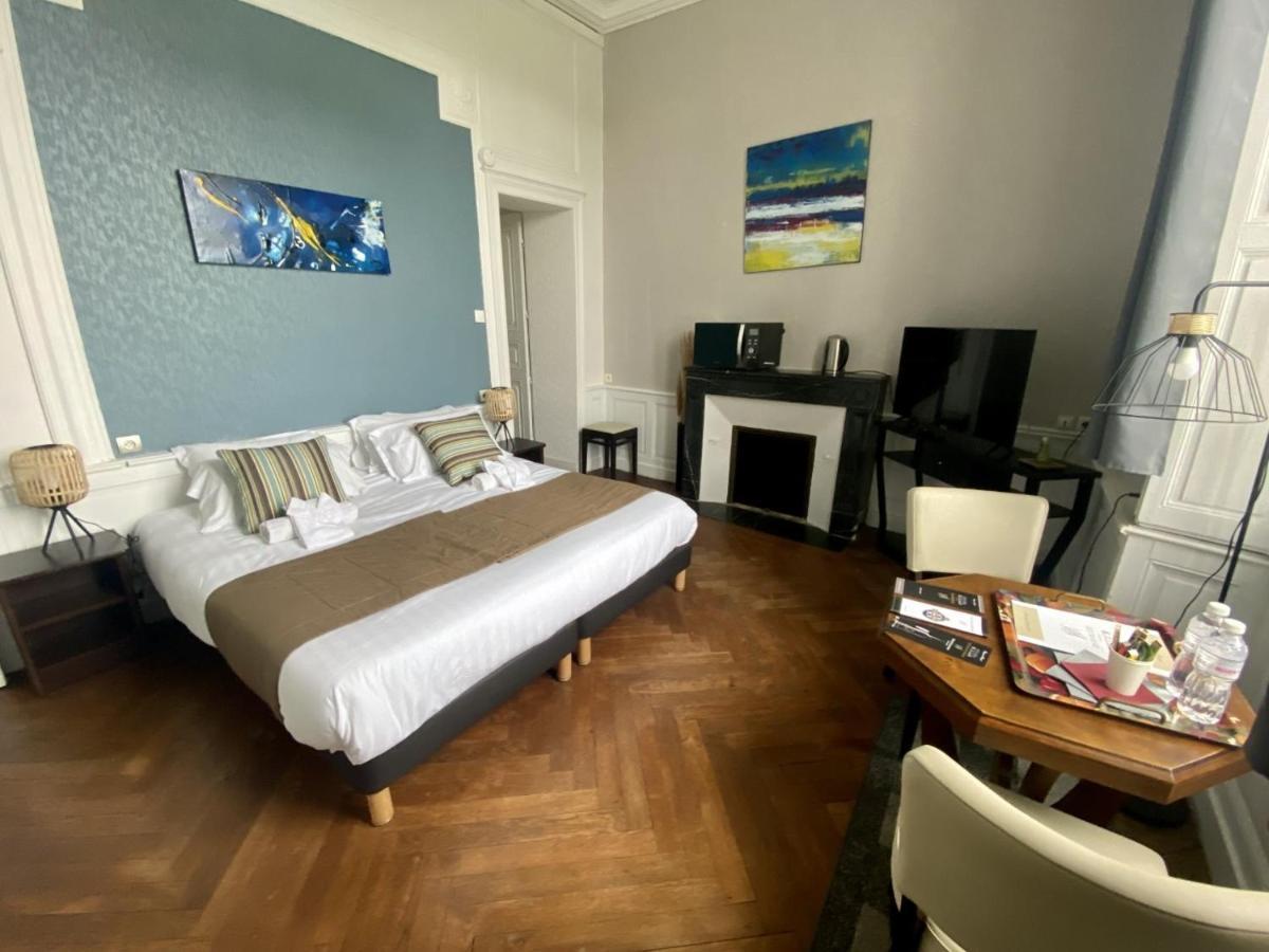 Saint-Philbert-de-Grand-Lieu Hotel Particulier Chateau Des Marais Proximite Et Vue Sur Le Lac De Grand Lieu מראה חיצוני תמונה