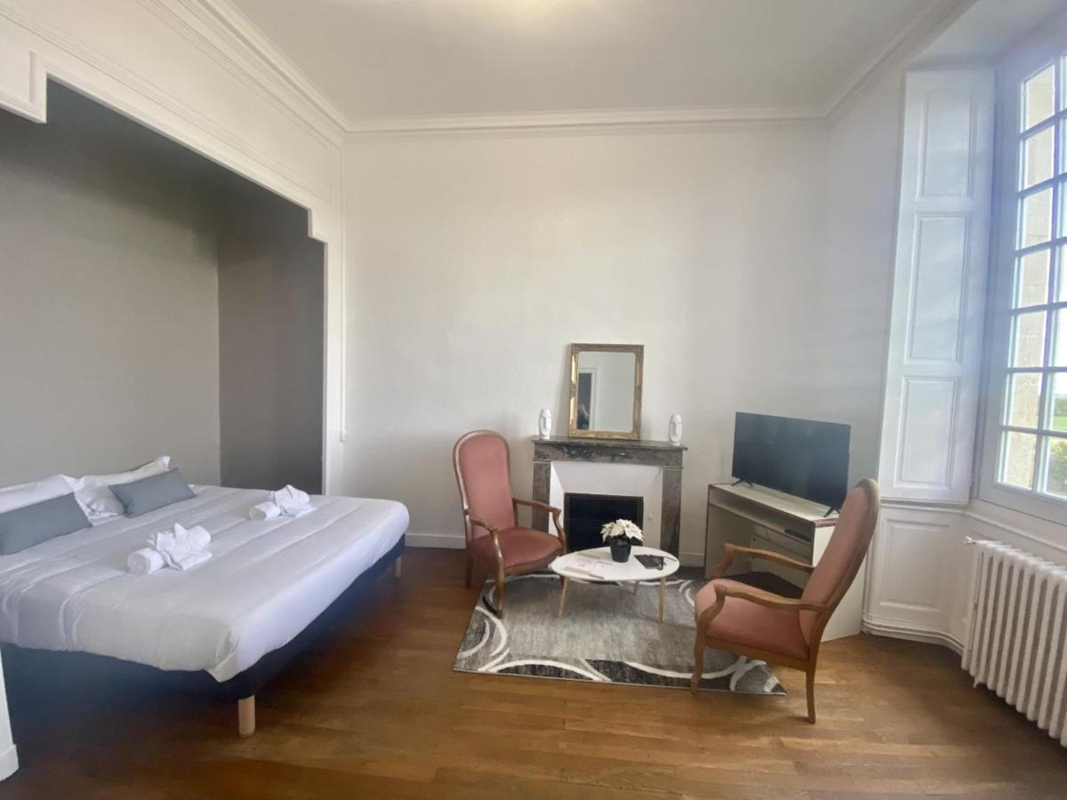 Saint-Philbert-de-Grand-Lieu Hotel Particulier Chateau Des Marais Proximite Et Vue Sur Le Lac De Grand Lieu מראה חיצוני תמונה