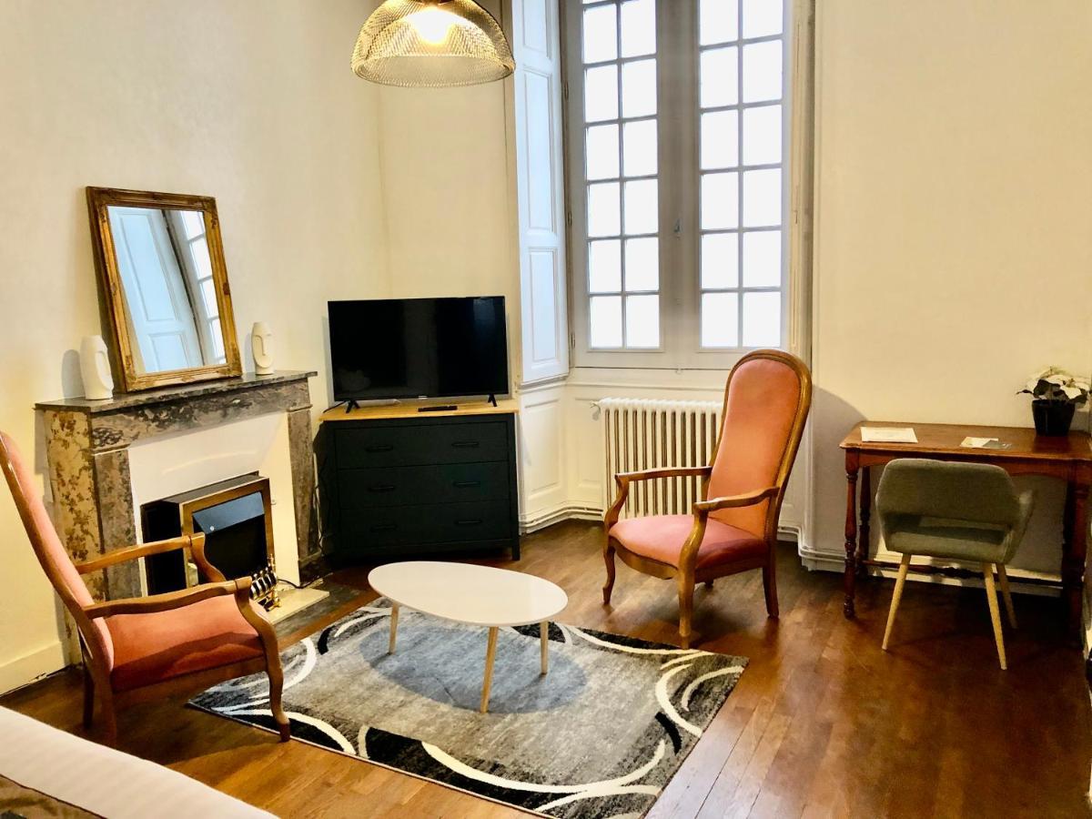 Saint-Philbert-de-Grand-Lieu Hotel Particulier Chateau Des Marais Proximite Et Vue Sur Le Lac De Grand Lieu מראה חיצוני תמונה