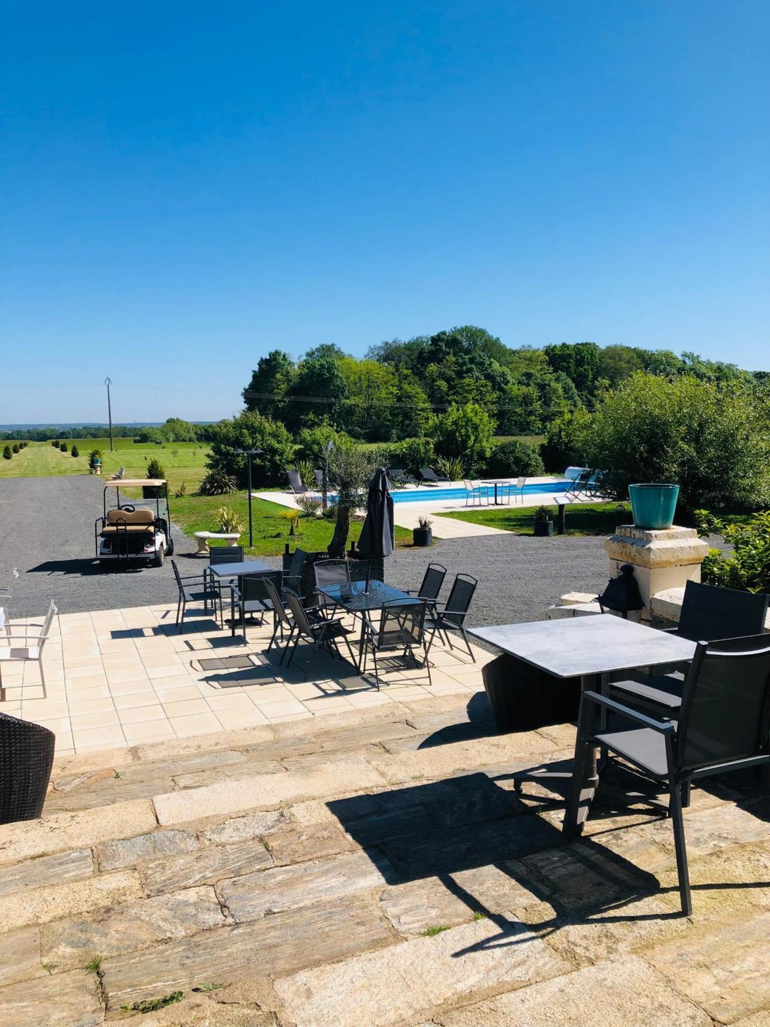 Saint-Philbert-de-Grand-Lieu Hotel Particulier Chateau Des Marais Proximite Et Vue Sur Le Lac De Grand Lieu מראה חיצוני תמונה