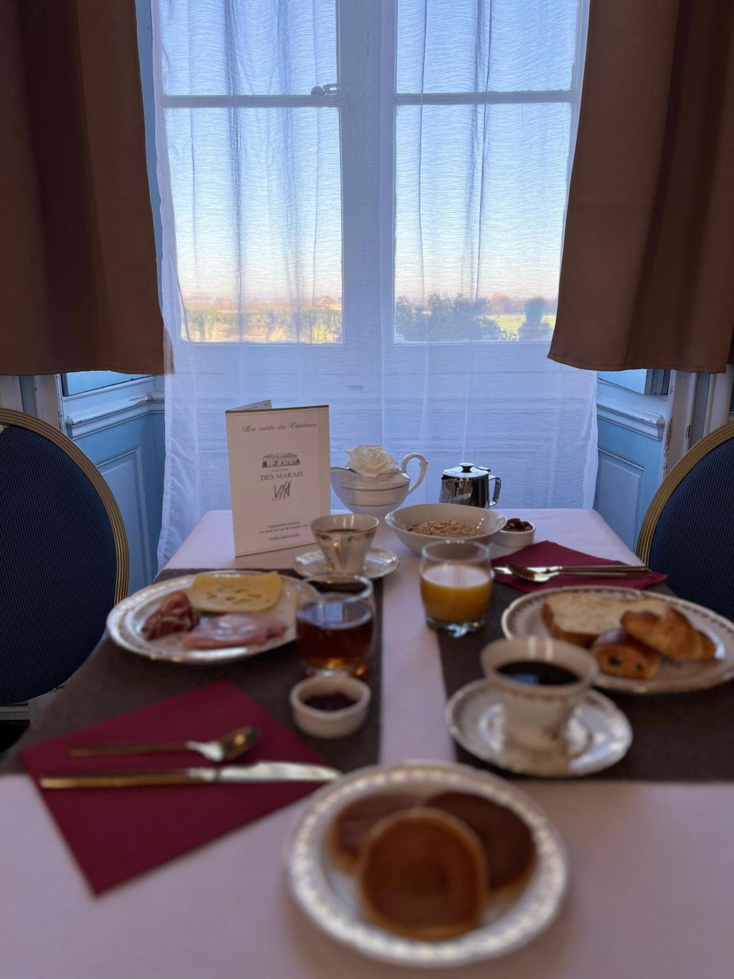 Saint-Philbert-de-Grand-Lieu Hotel Particulier Chateau Des Marais Proximite Et Vue Sur Le Lac De Grand Lieu מראה חיצוני תמונה